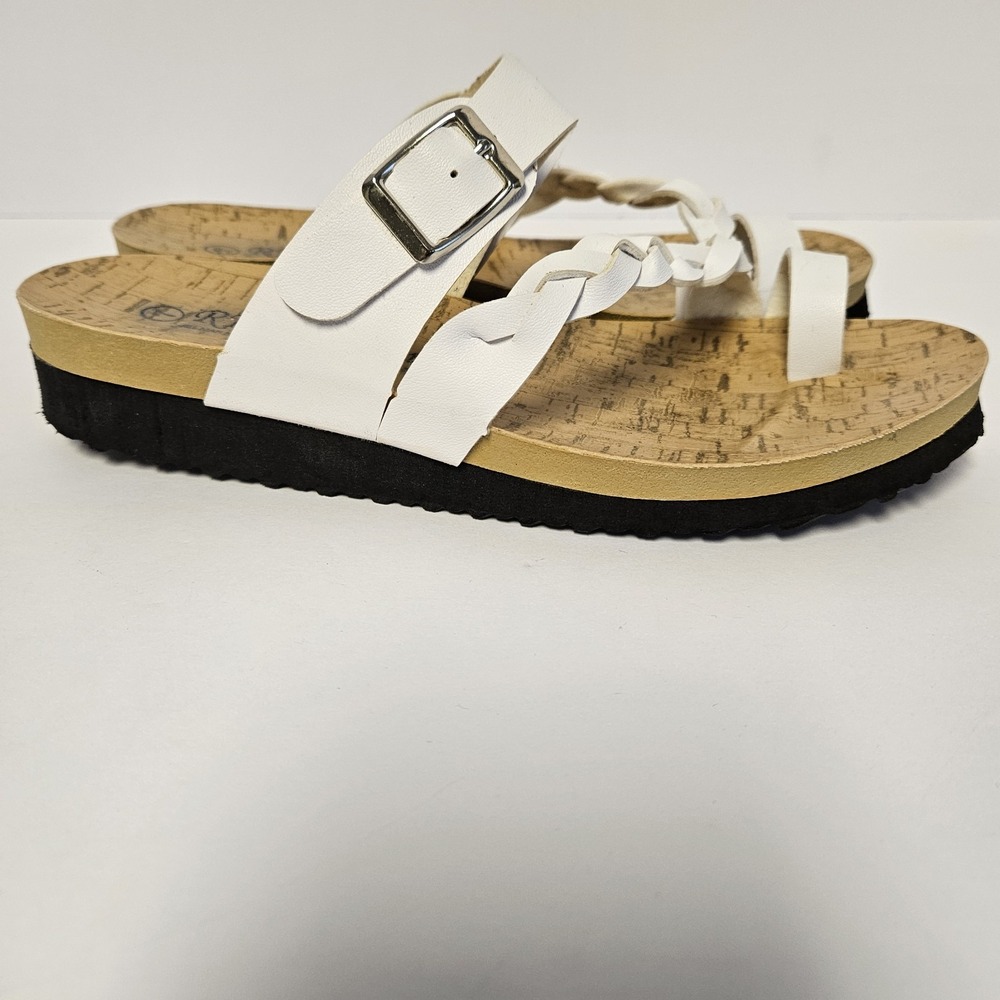 RK Collection White Sandal Size 7 Made In Taiwan Slip On Flat Dress or Casual